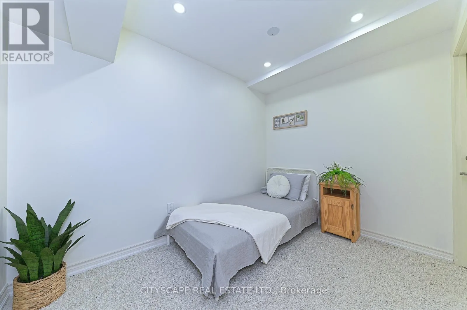354 PLAINS ROAD W