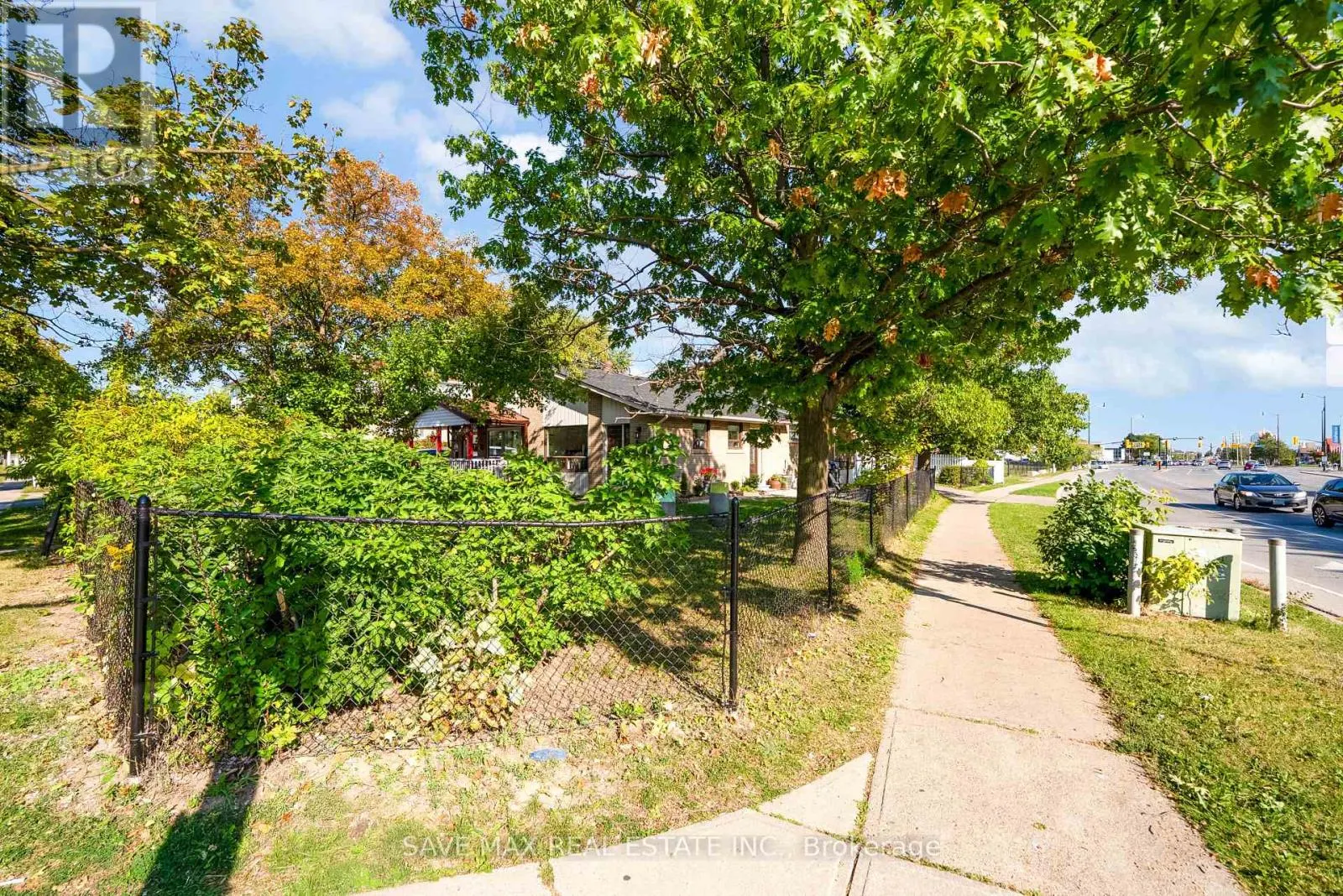 93 ARCHDEKIN DRIVE
