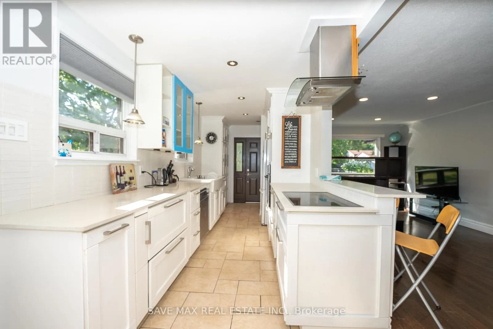 93 ARCHDEKIN DRIVE
