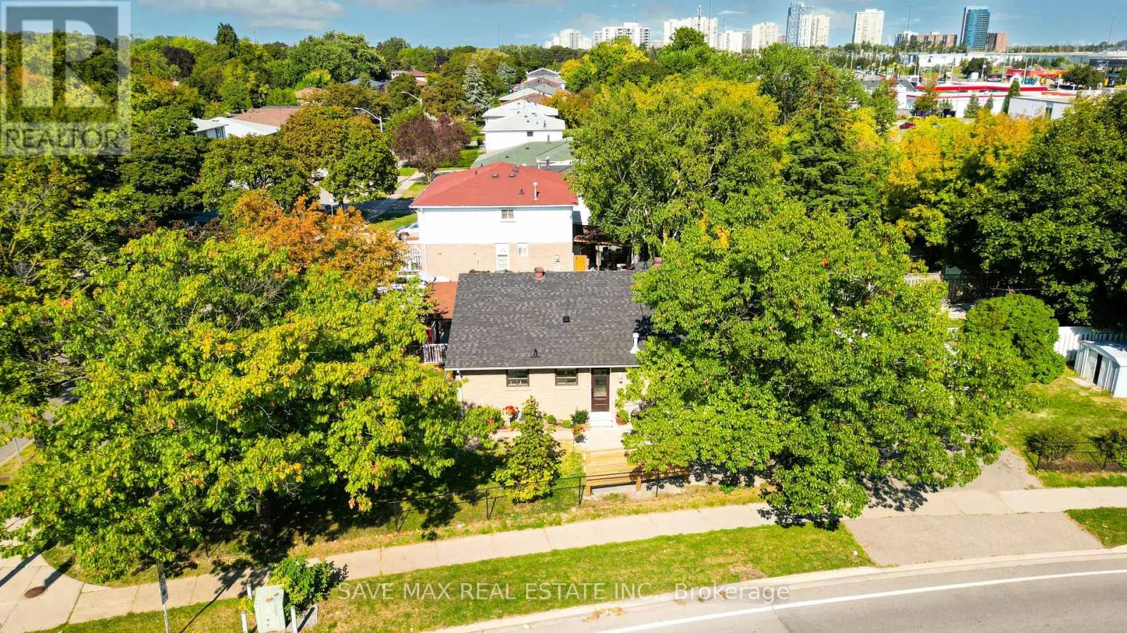 93 ARCHDEKIN DRIVE