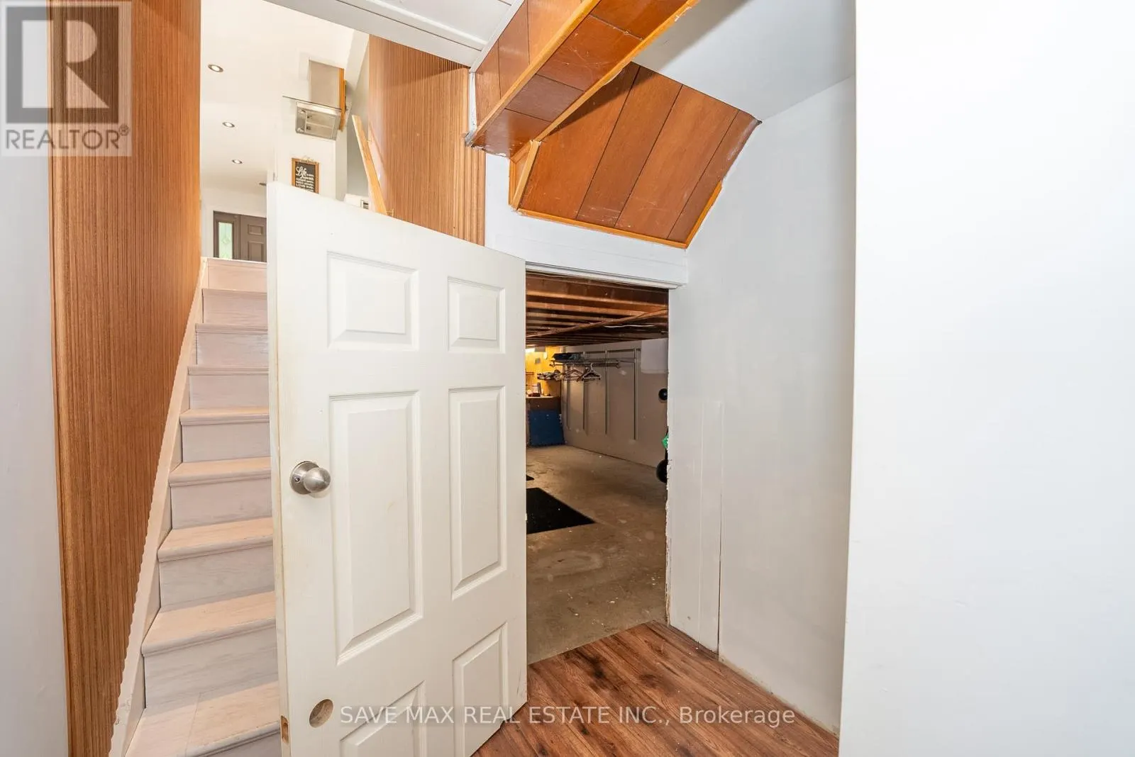 93 ARCHDEKIN DRIVE