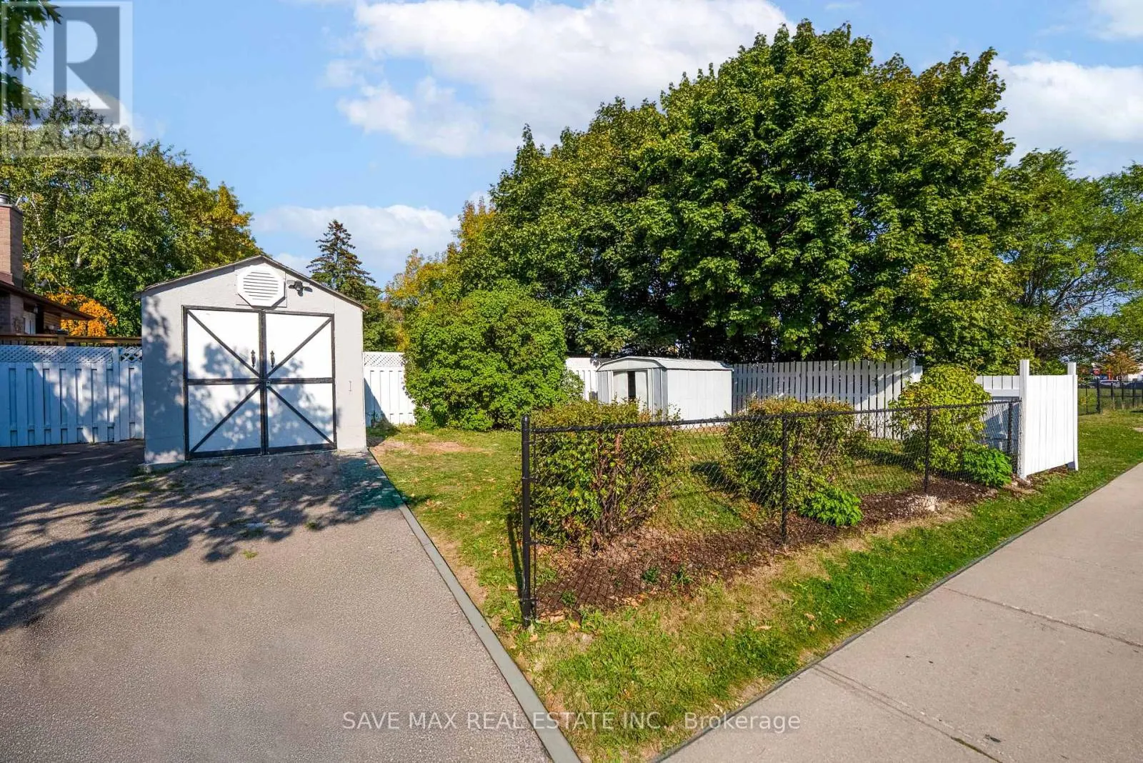 93 ARCHDEKIN DRIVE