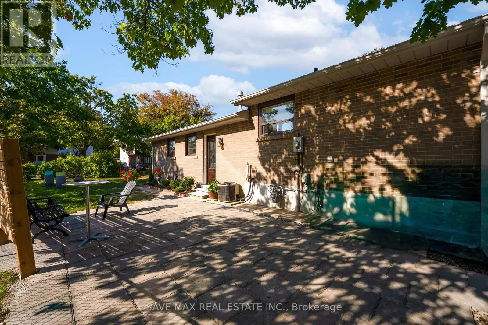 93 ARCHDEKIN DRIVE
