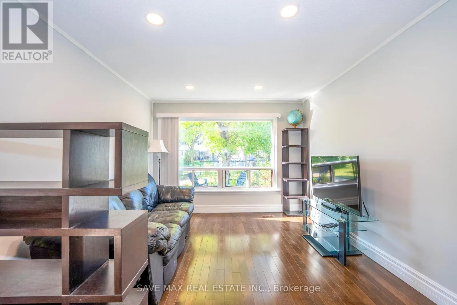 93 ARCHDEKIN DRIVE