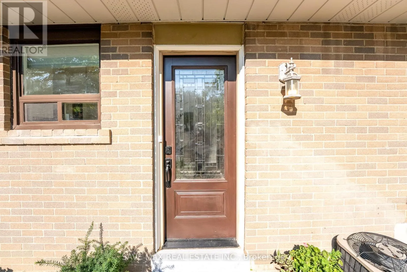 93 ARCHDEKIN DRIVE