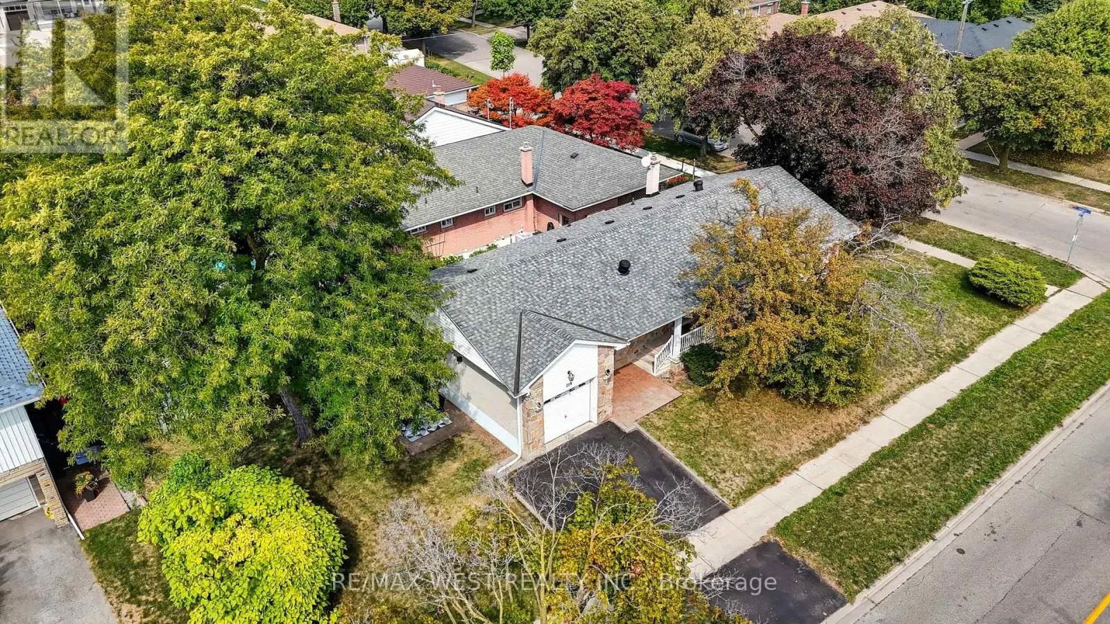 204 JEFFCOAT DRIVE