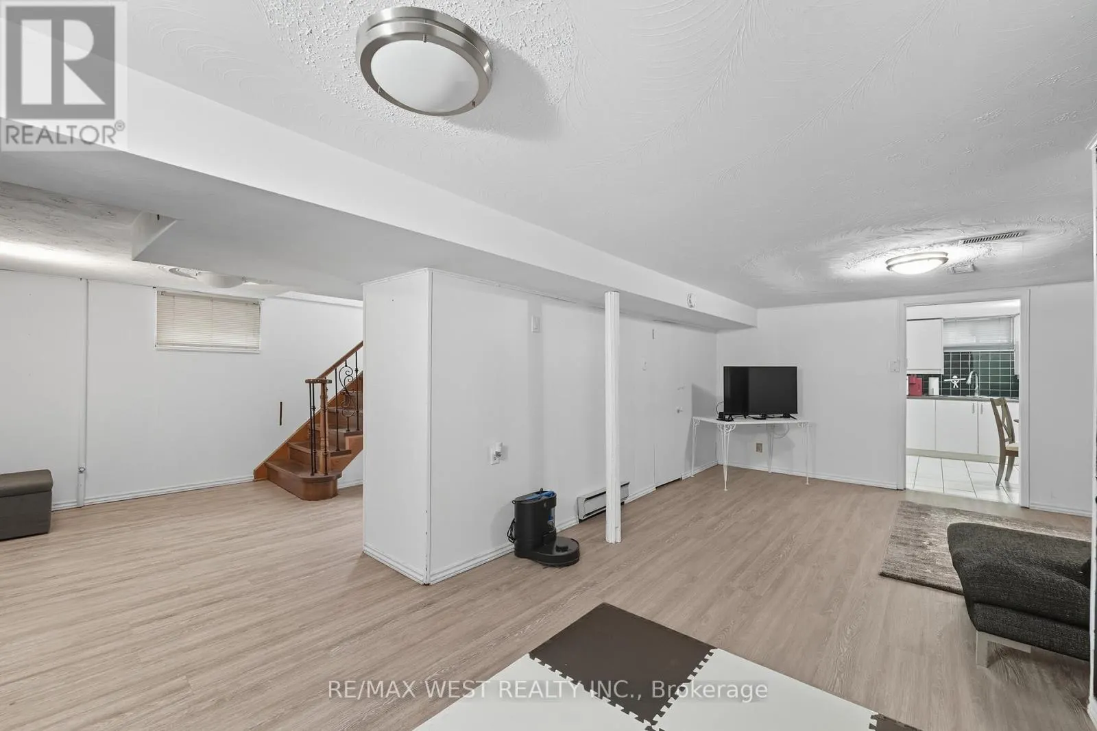 204 JEFFCOAT DRIVE