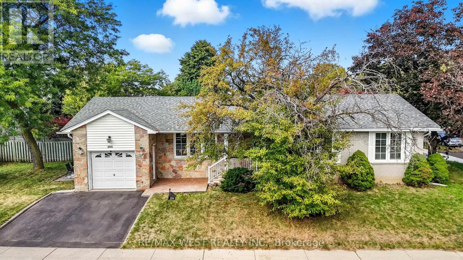 204 JEFFCOAT DRIVE
