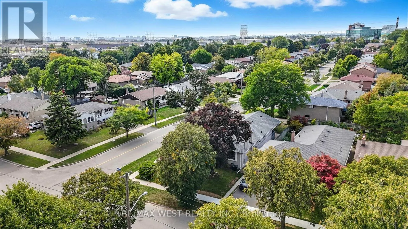 204 JEFFCOAT DRIVE