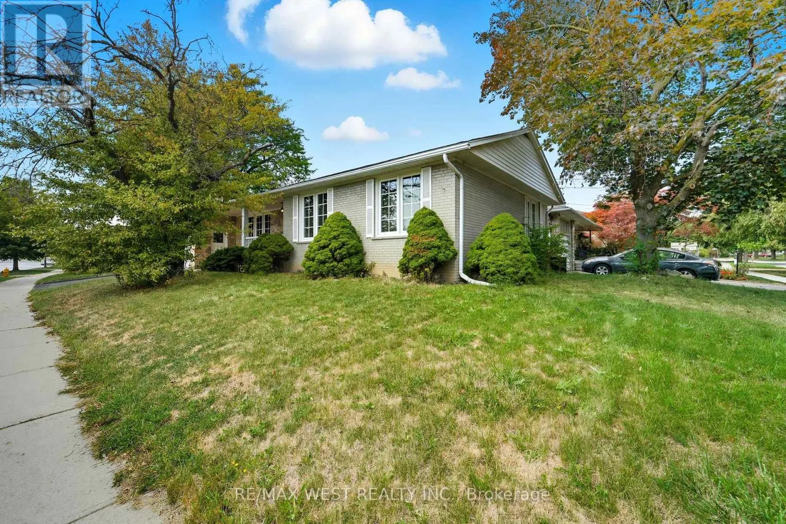 204 JEFFCOAT DRIVE