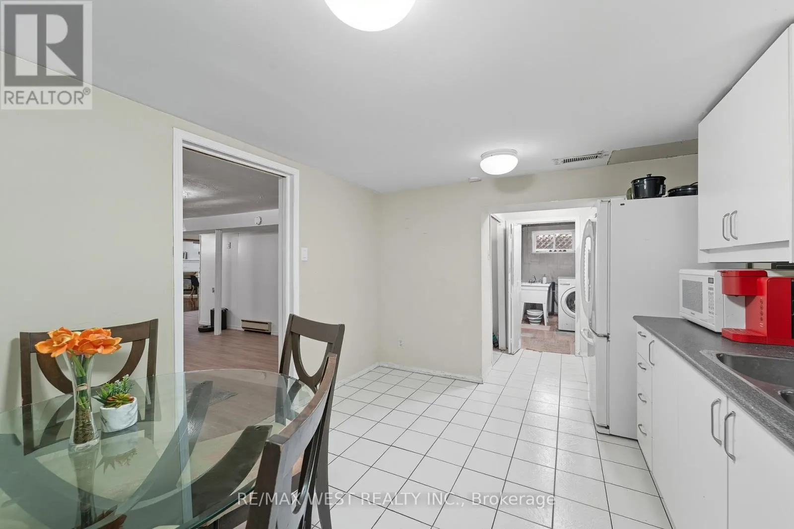 204 JEFFCOAT DRIVE