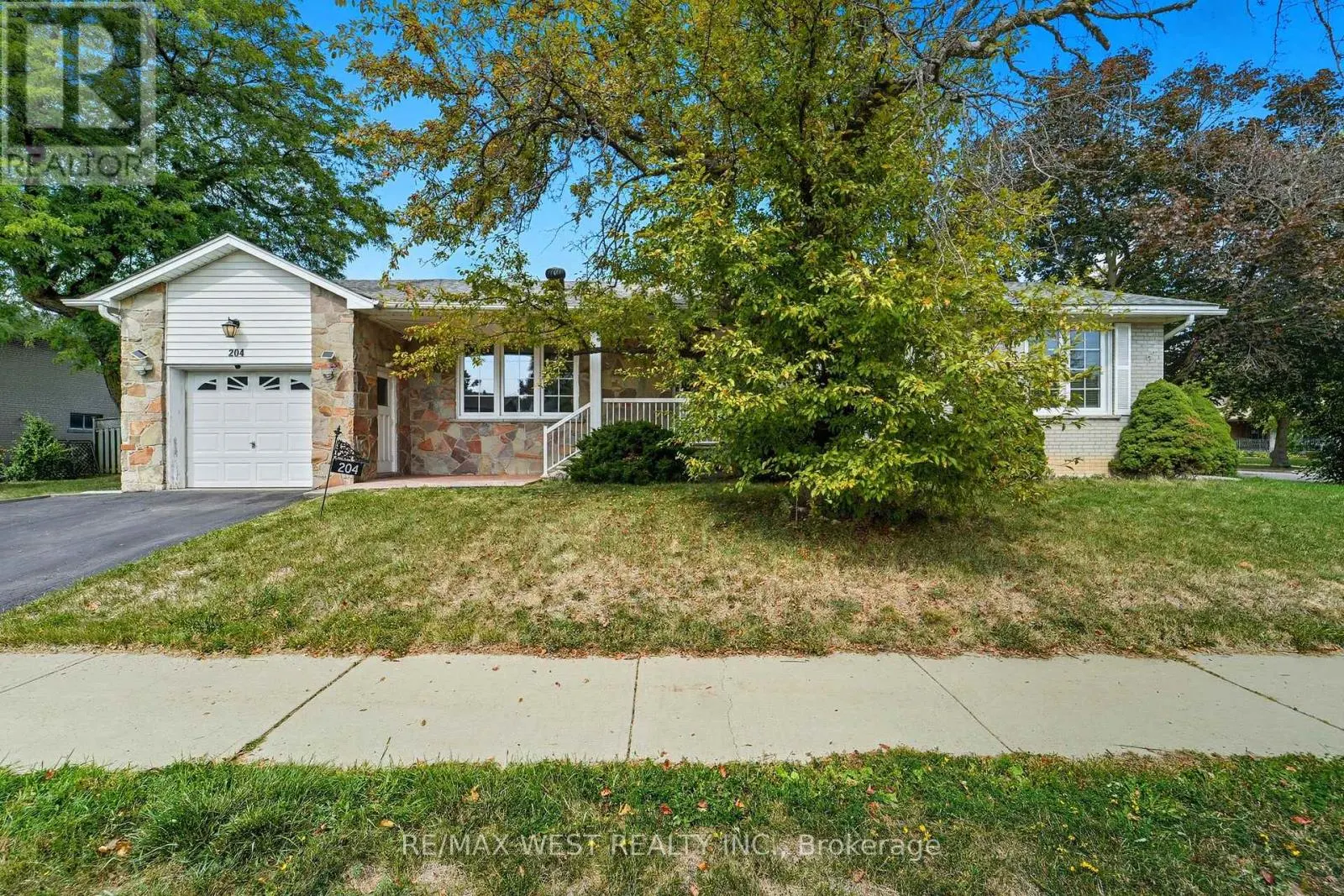 204 JEFFCOAT DRIVE