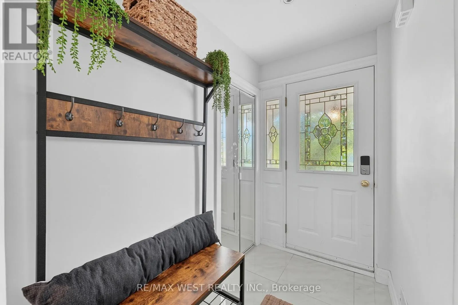 204 JEFFCOAT DRIVE