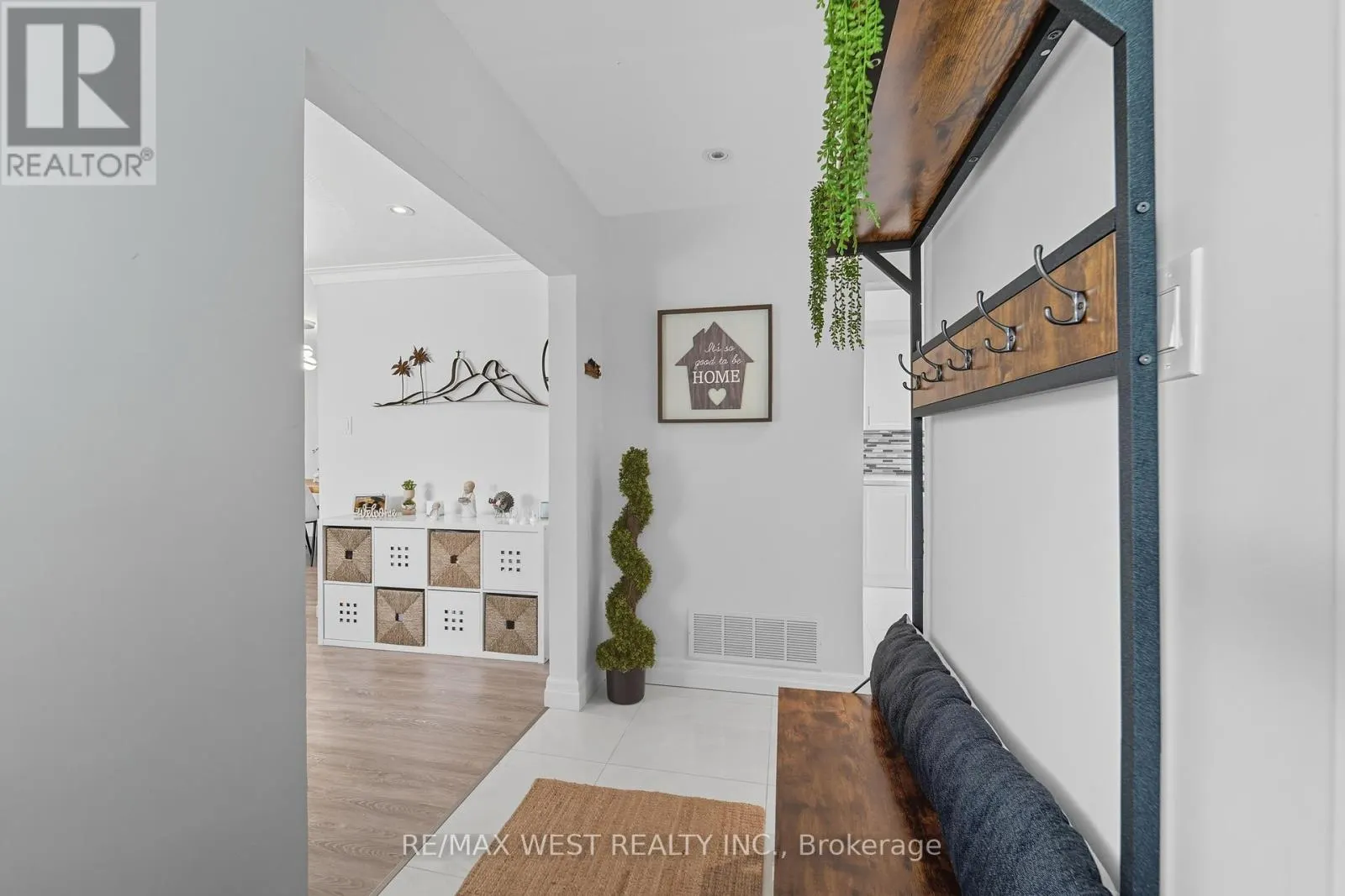 204 JEFFCOAT DRIVE
