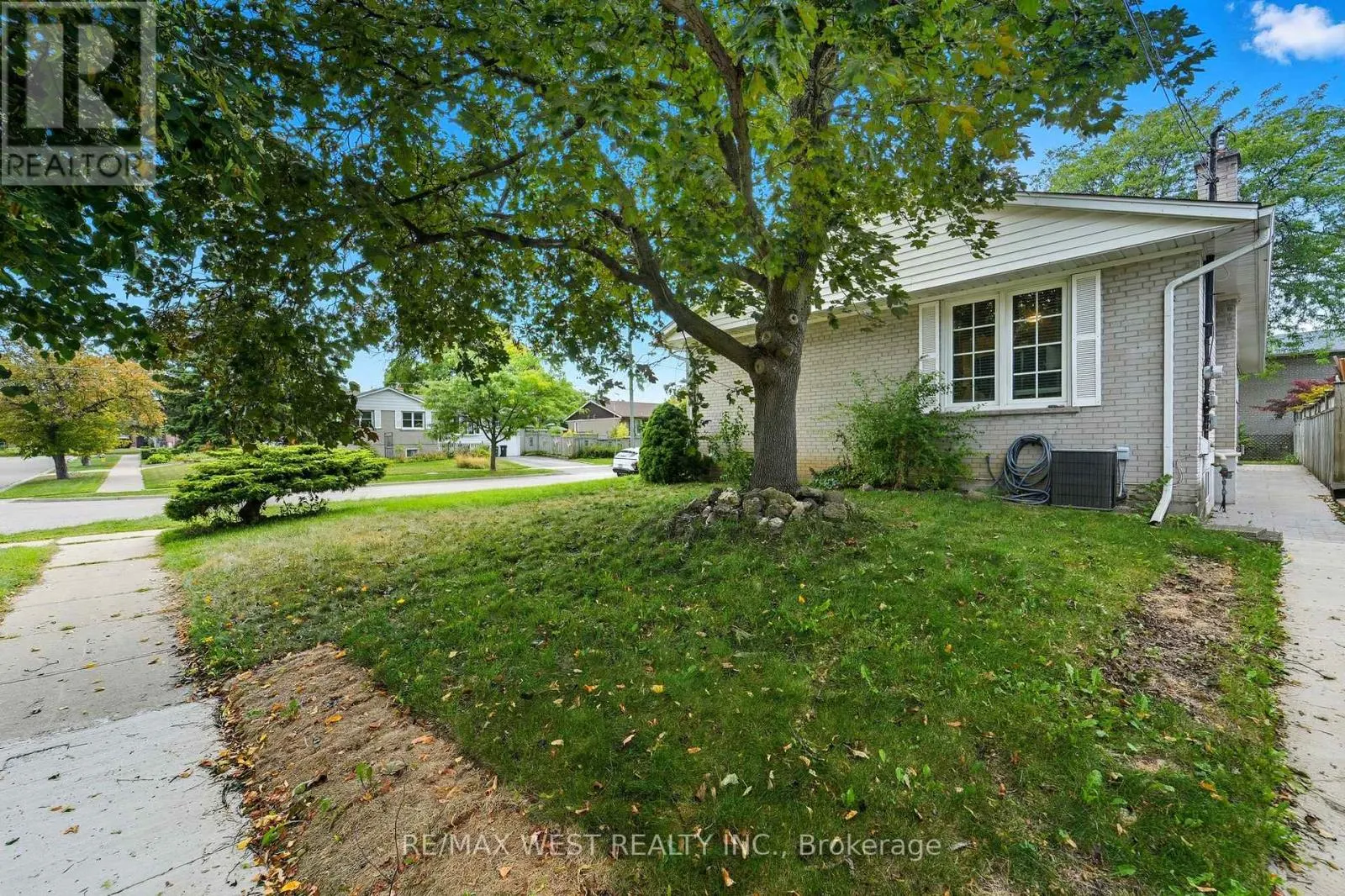 204 JEFFCOAT DRIVE
