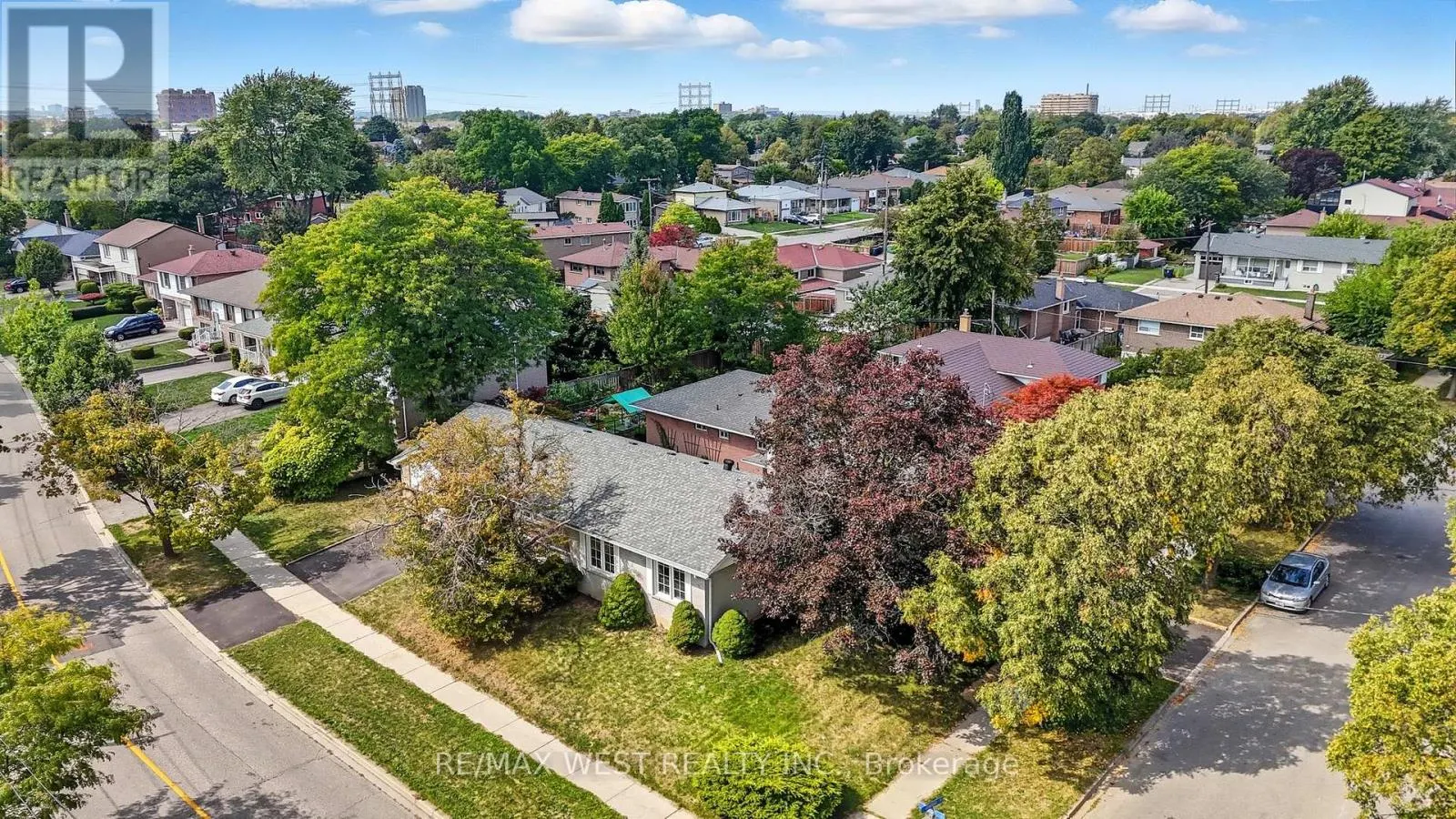 204 JEFFCOAT DRIVE