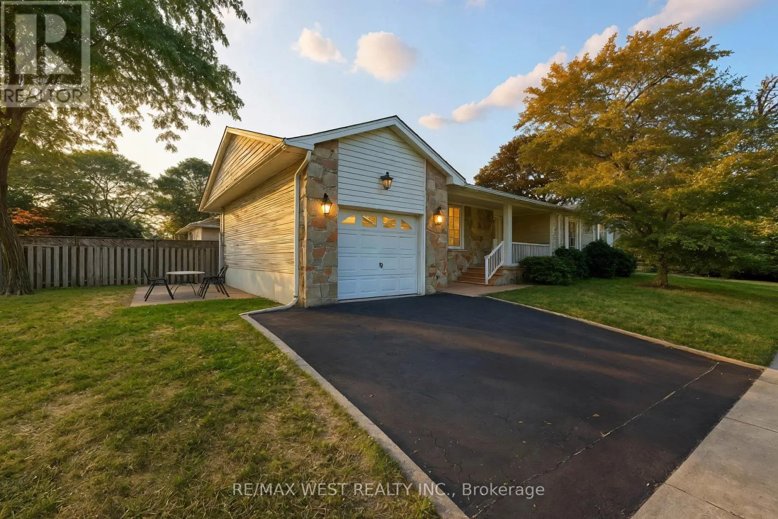 204 JEFFCOAT DRIVE
