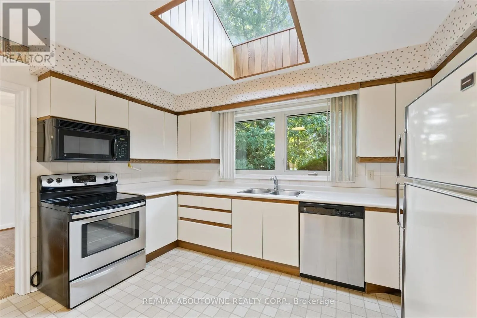1095 LINBROOK ROAD