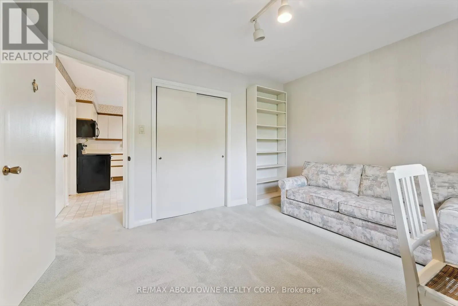 1095 LINBROOK ROAD