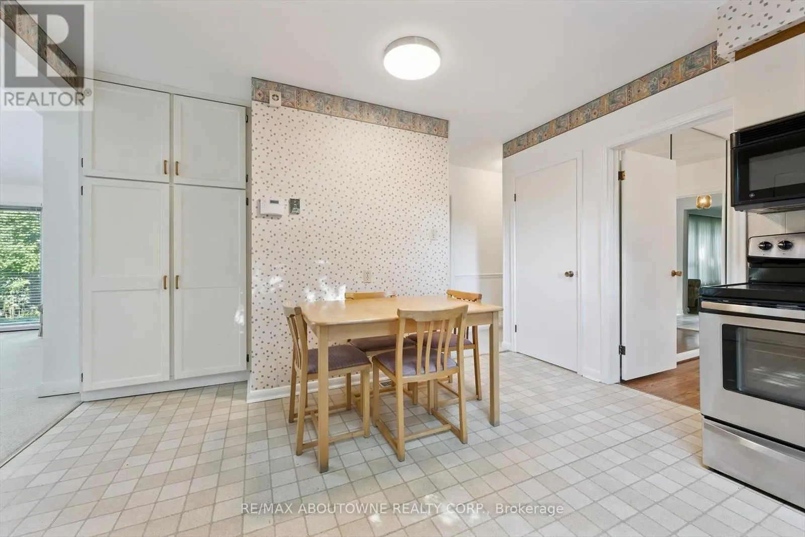 1095 LINBROOK ROAD