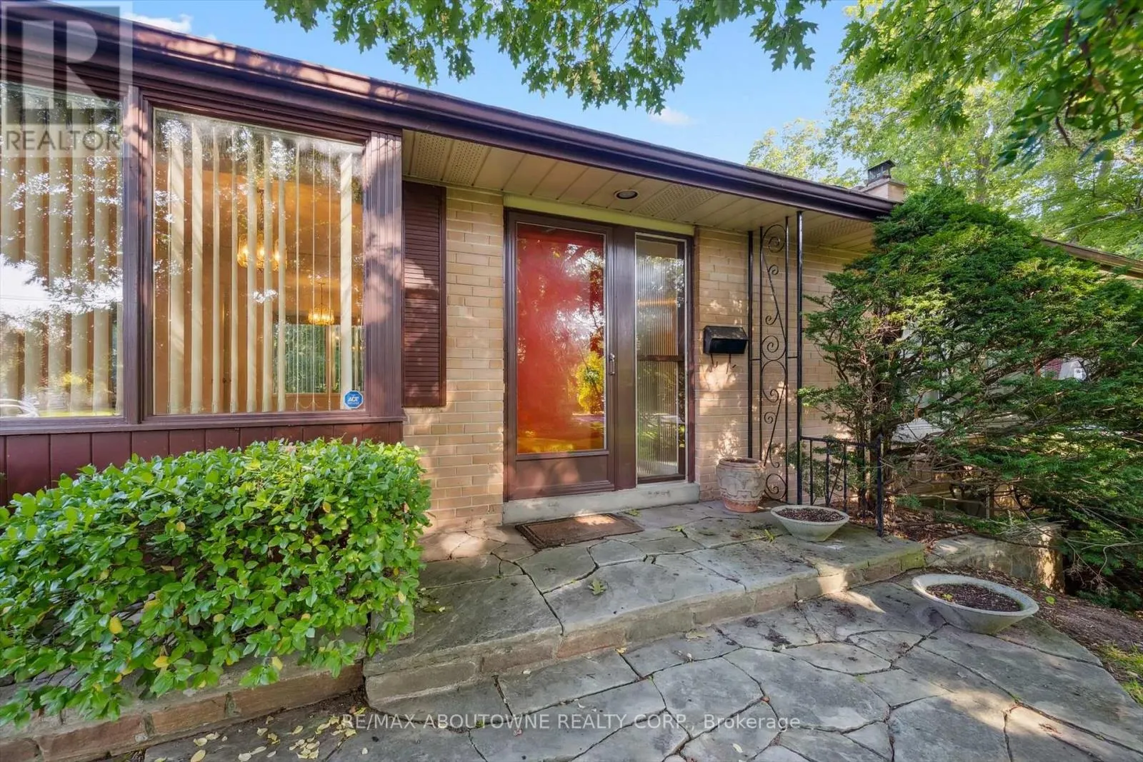 1095 LINBROOK ROAD