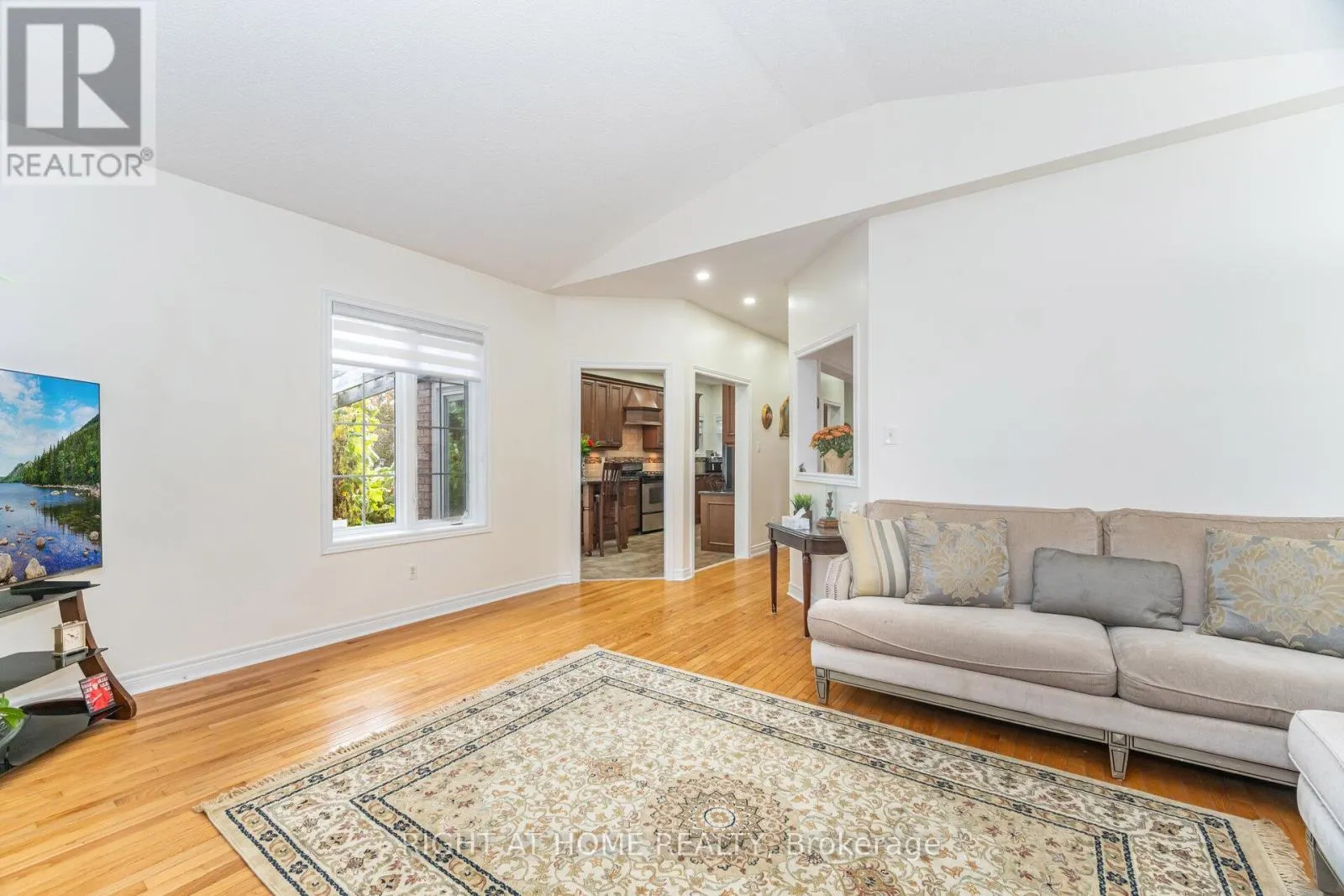 2 MELROSE GARDENS