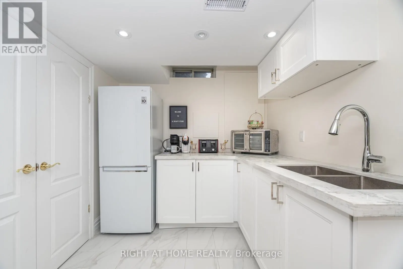 2 MELROSE GARDENS