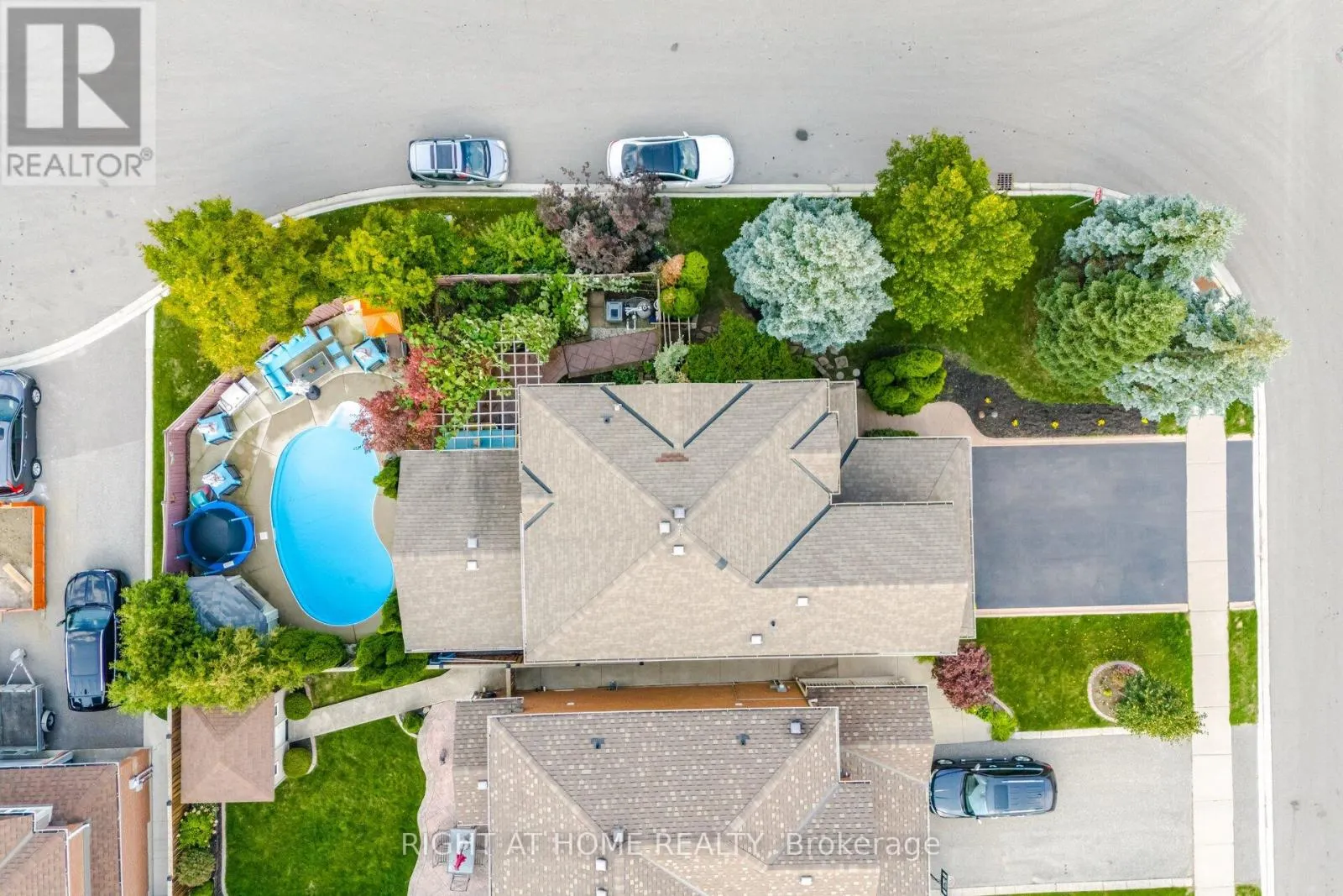 2 MELROSE GARDENS