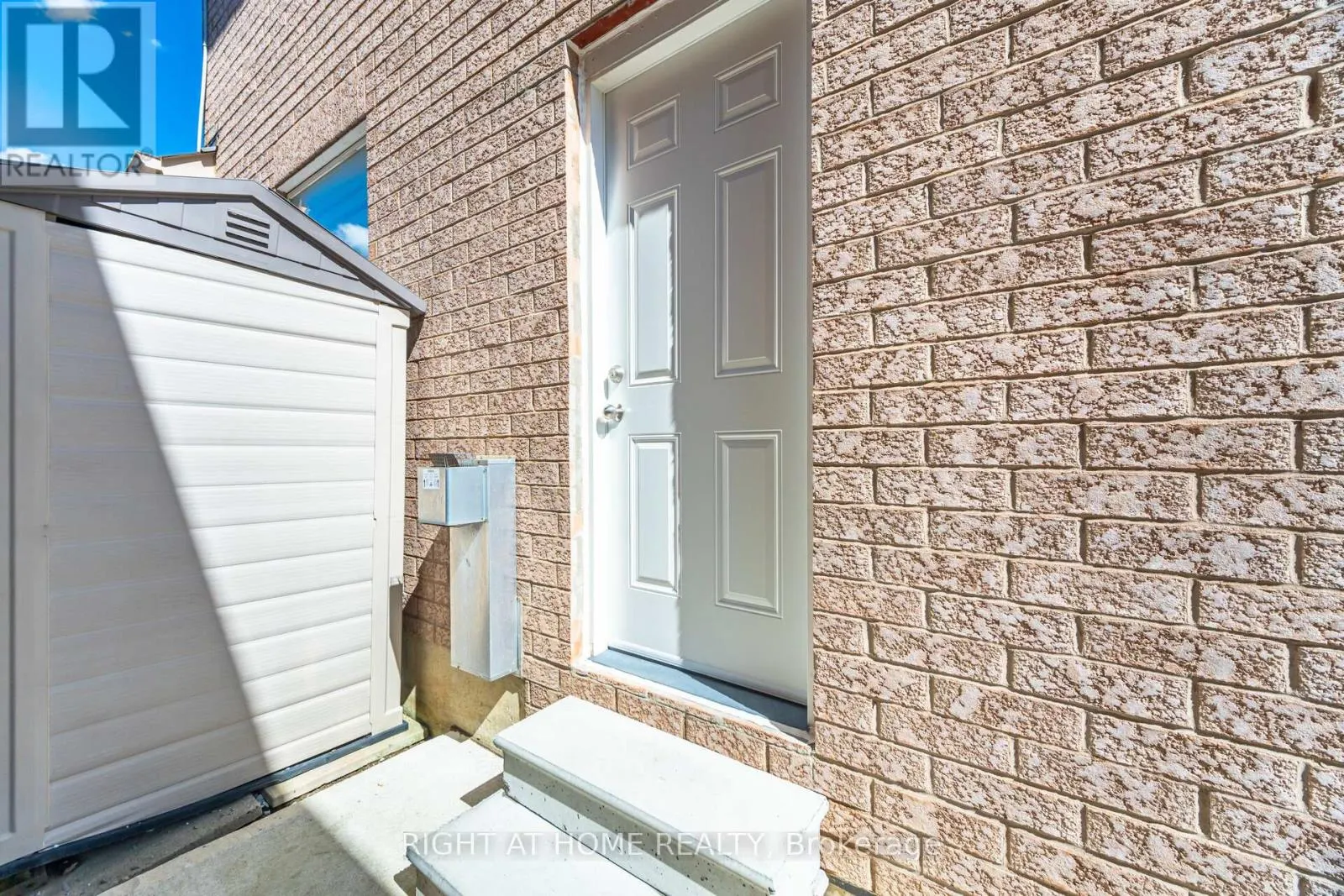 2 MELROSE GARDENS