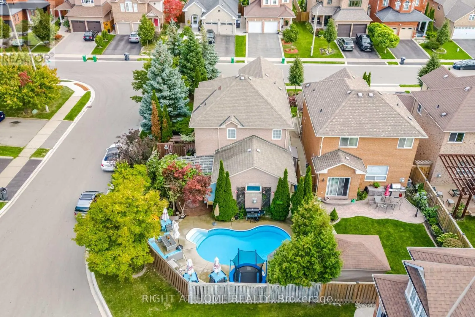 2 MELROSE GARDENS