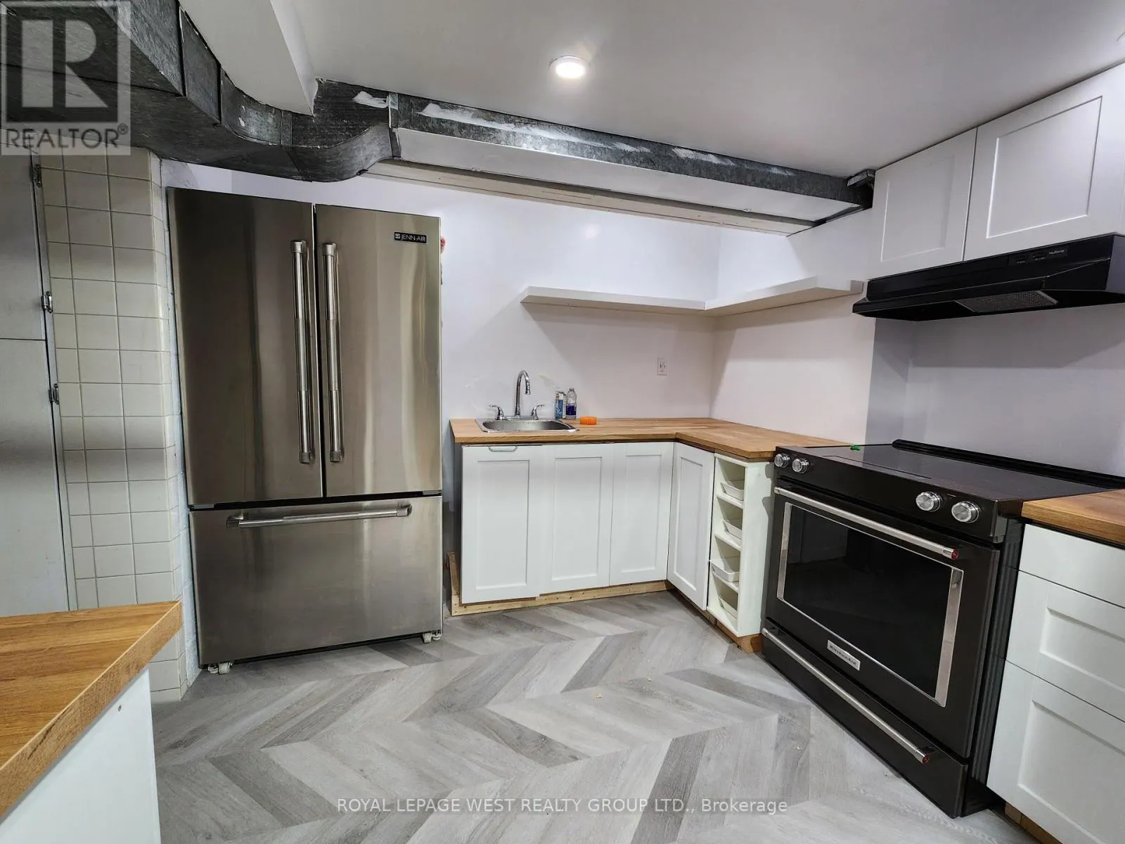 12 LEAVENWORTH CRESCENT