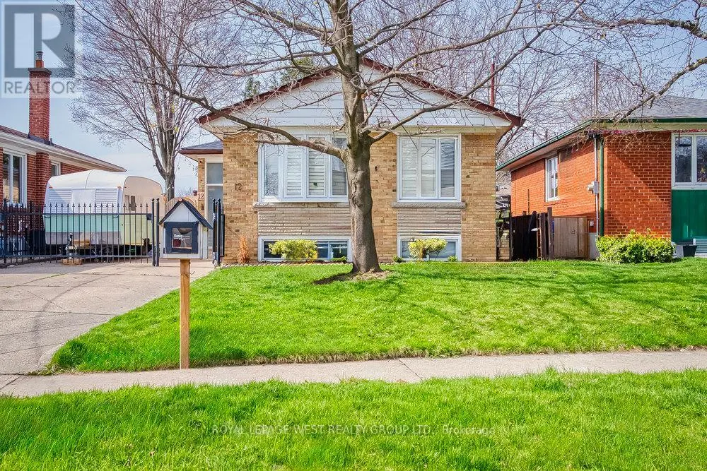 12 LEAVENWORTH CRESCENT