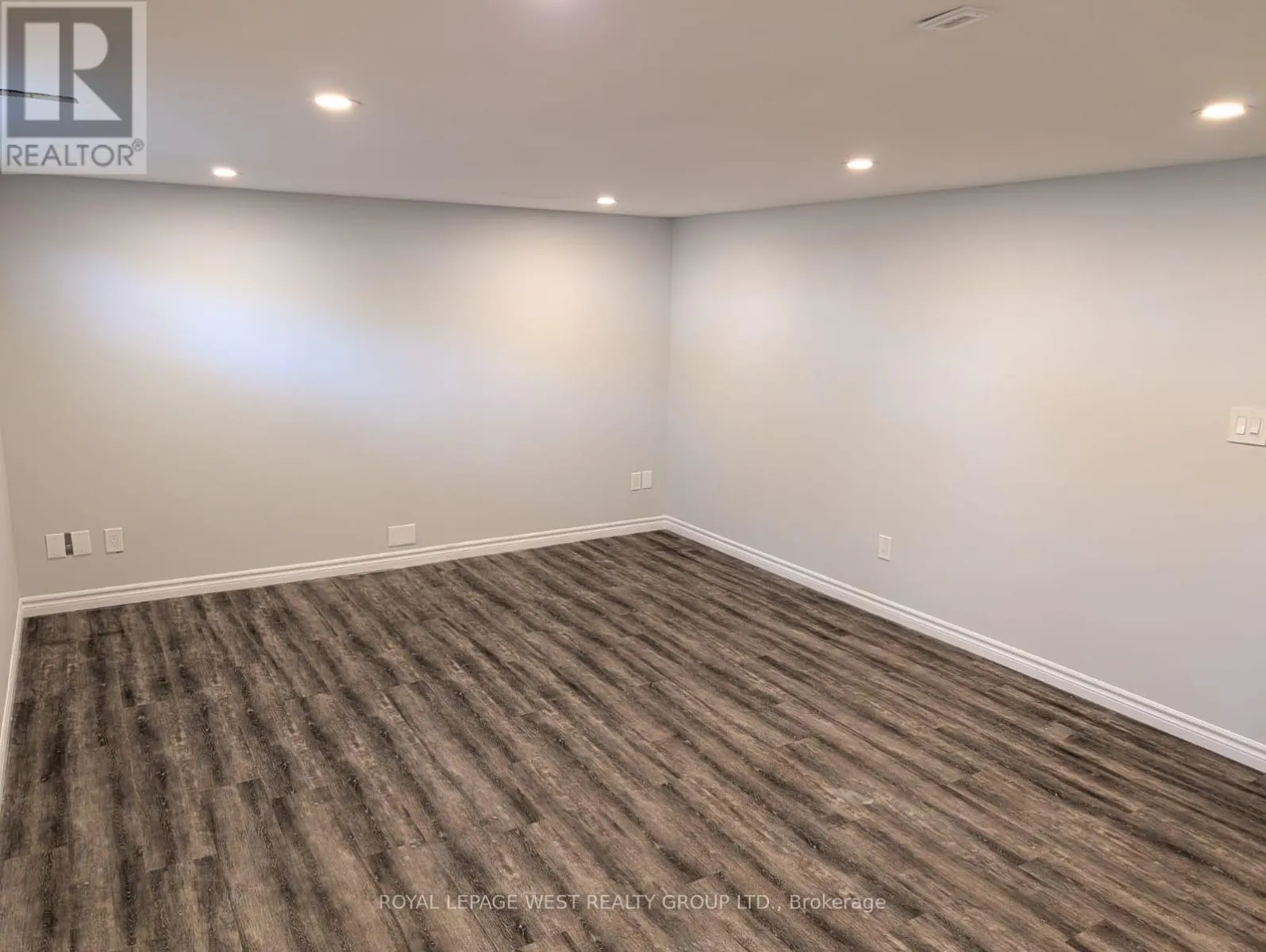 12 LEAVENWORTH CRESCENT