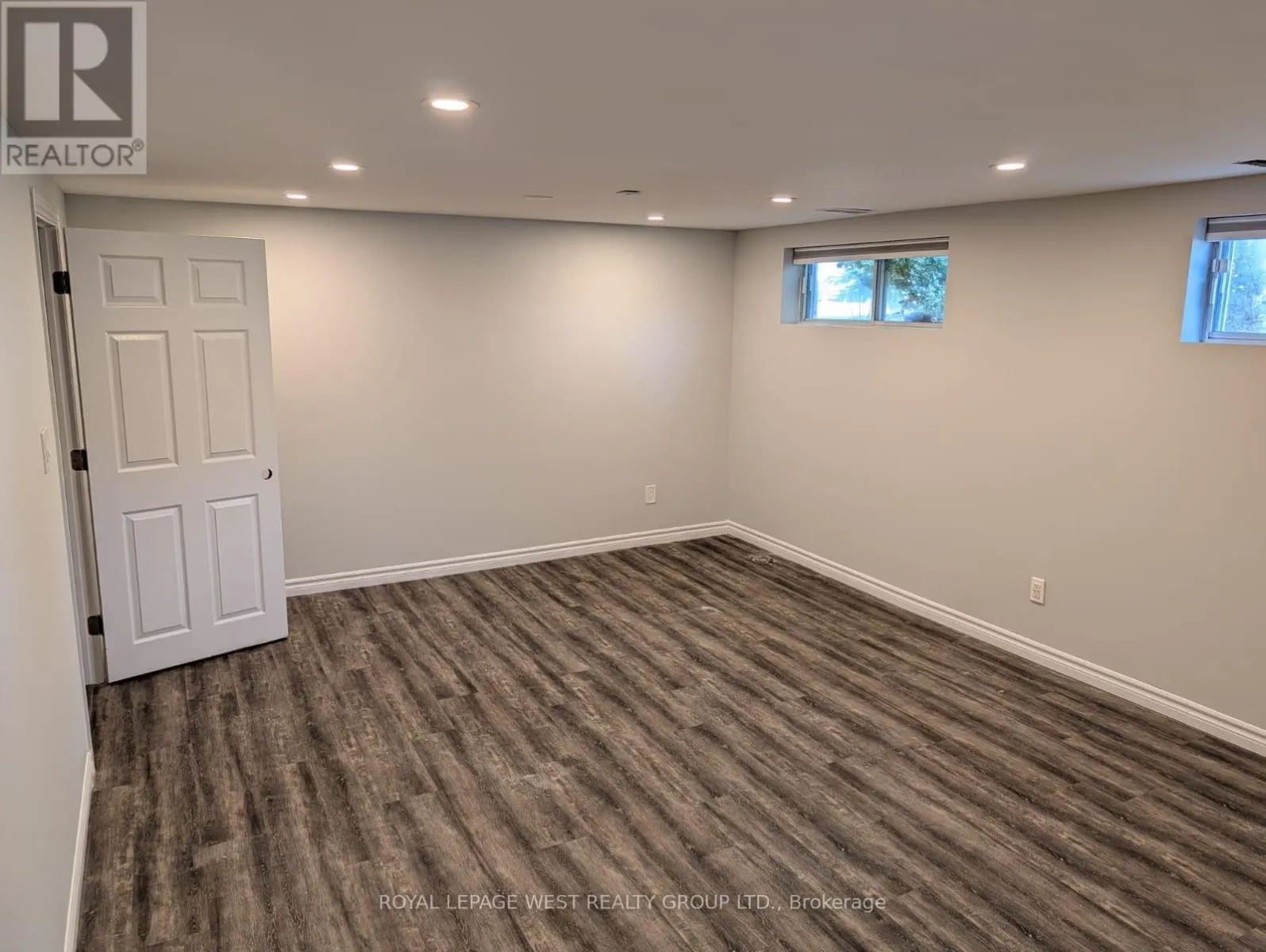 12 LEAVENWORTH CRESCENT