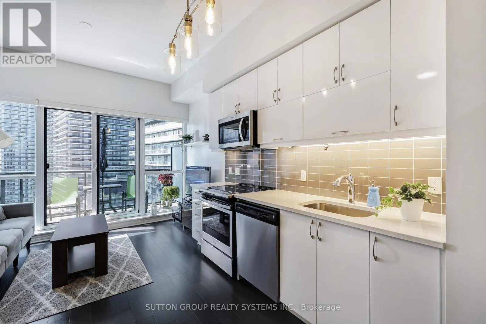 1604 - 39 ANNIE CRAIG DRIVE