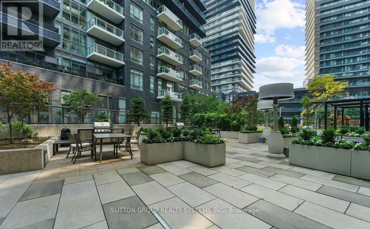 1604 - 39 ANNIE CRAIG DRIVE