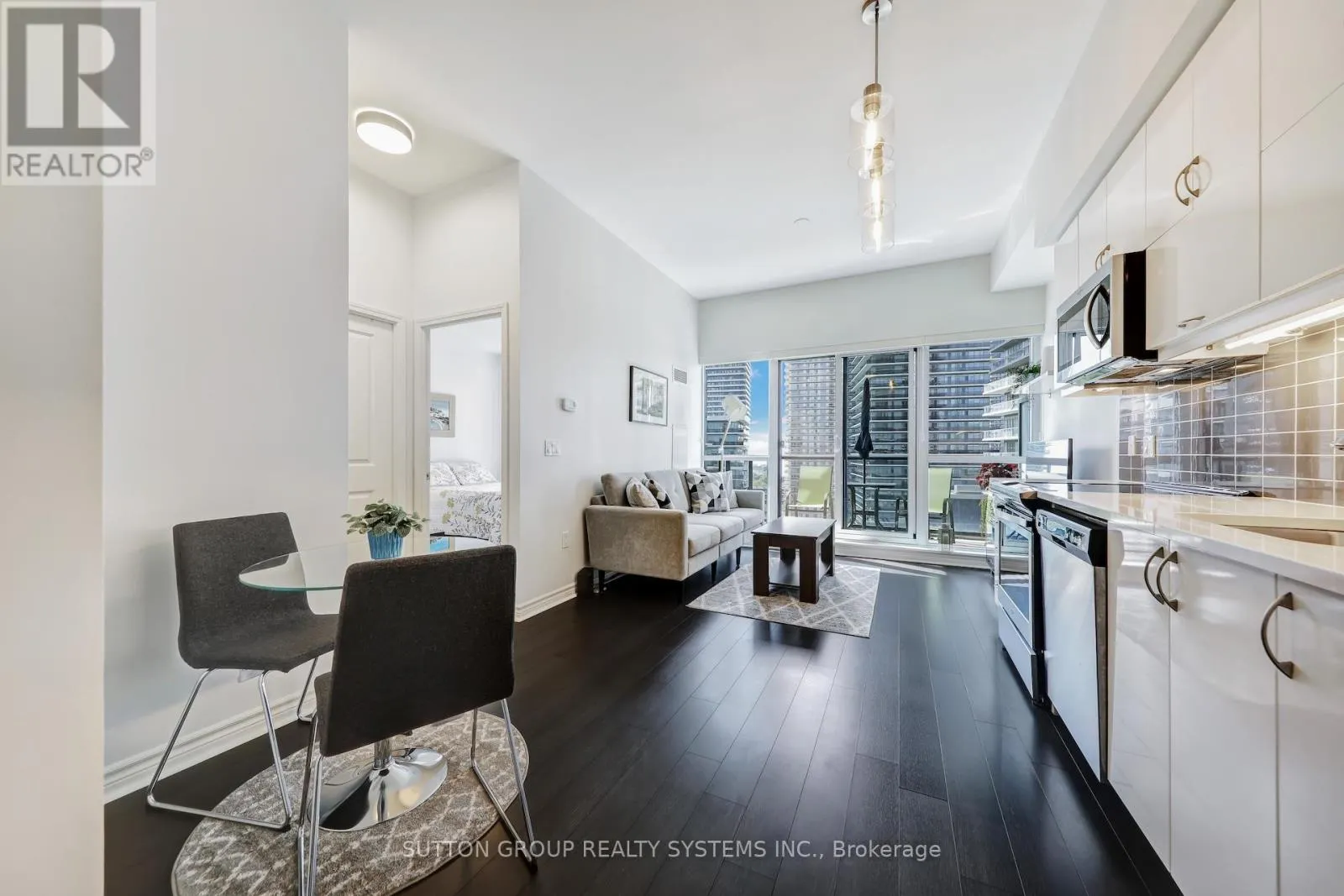 1604 - 39 ANNIE CRAIG DRIVE