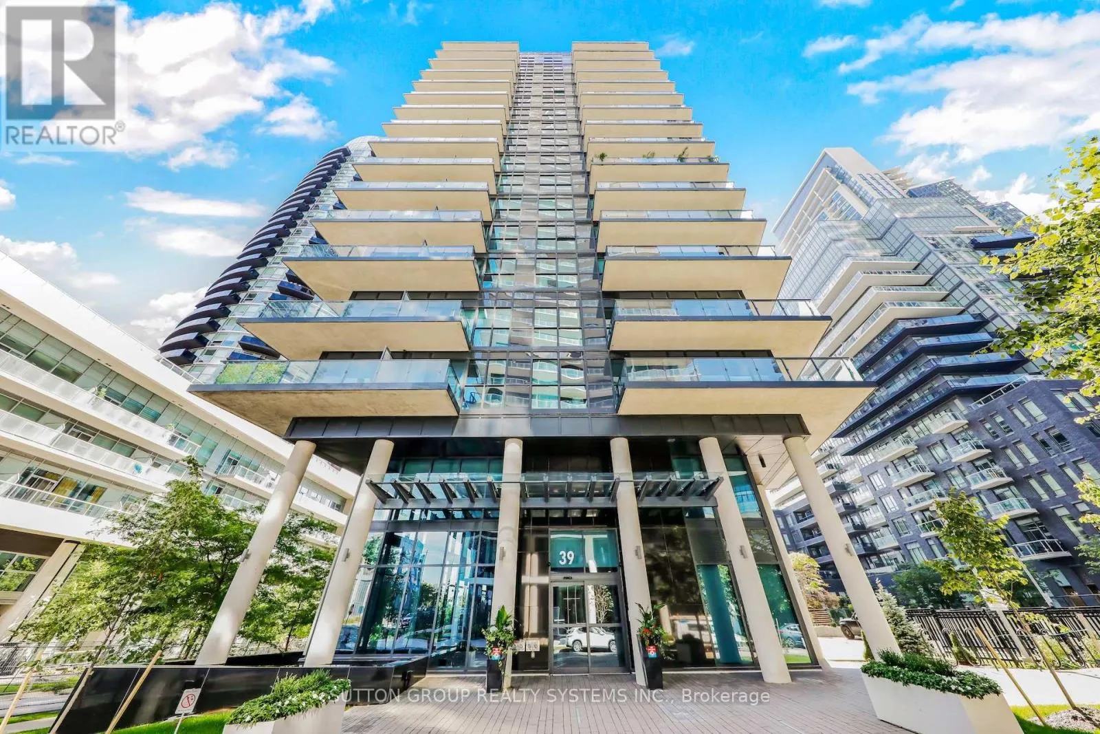 1604 - 39 ANNIE CRAIG DRIVE