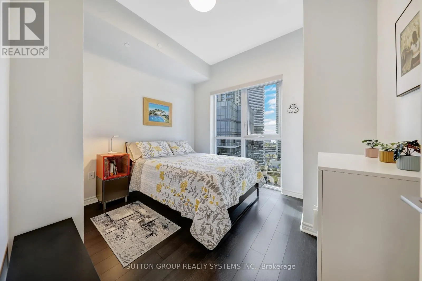1604 - 39 ANNIE CRAIG DRIVE
