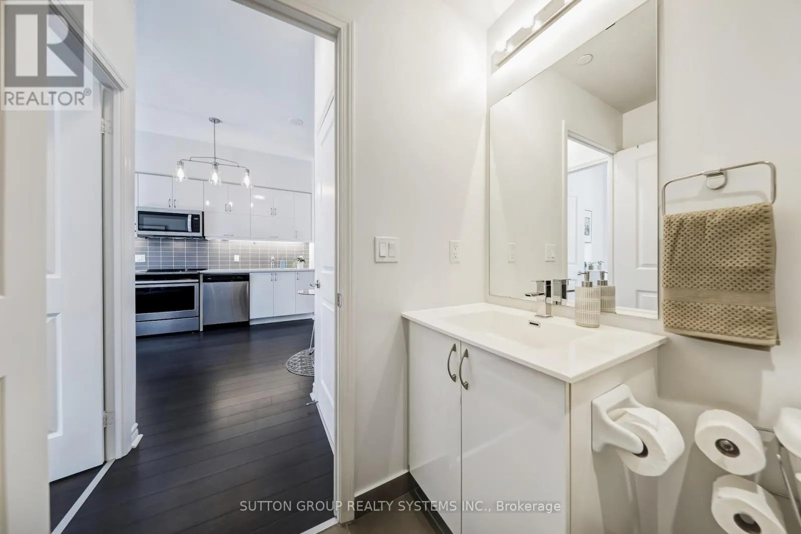 1604 - 39 ANNIE CRAIG DRIVE