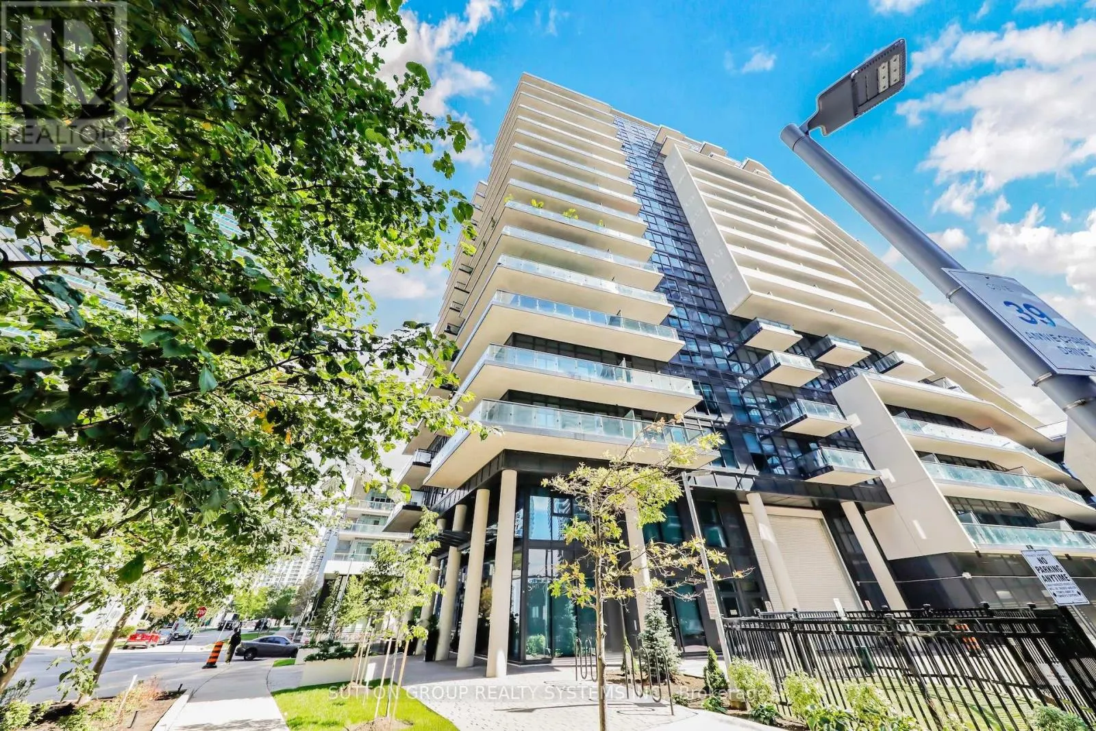 1604 - 39 ANNIE CRAIG DRIVE