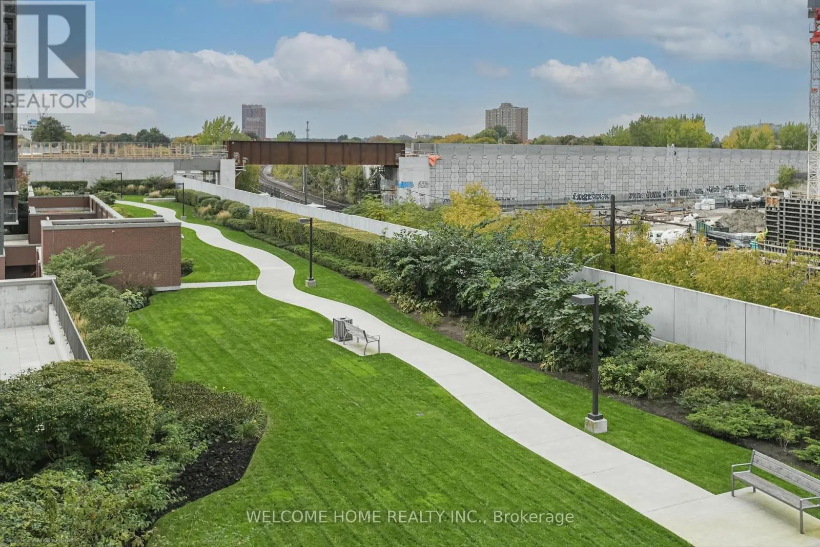 1702 - 1410 DUPONT ROAD