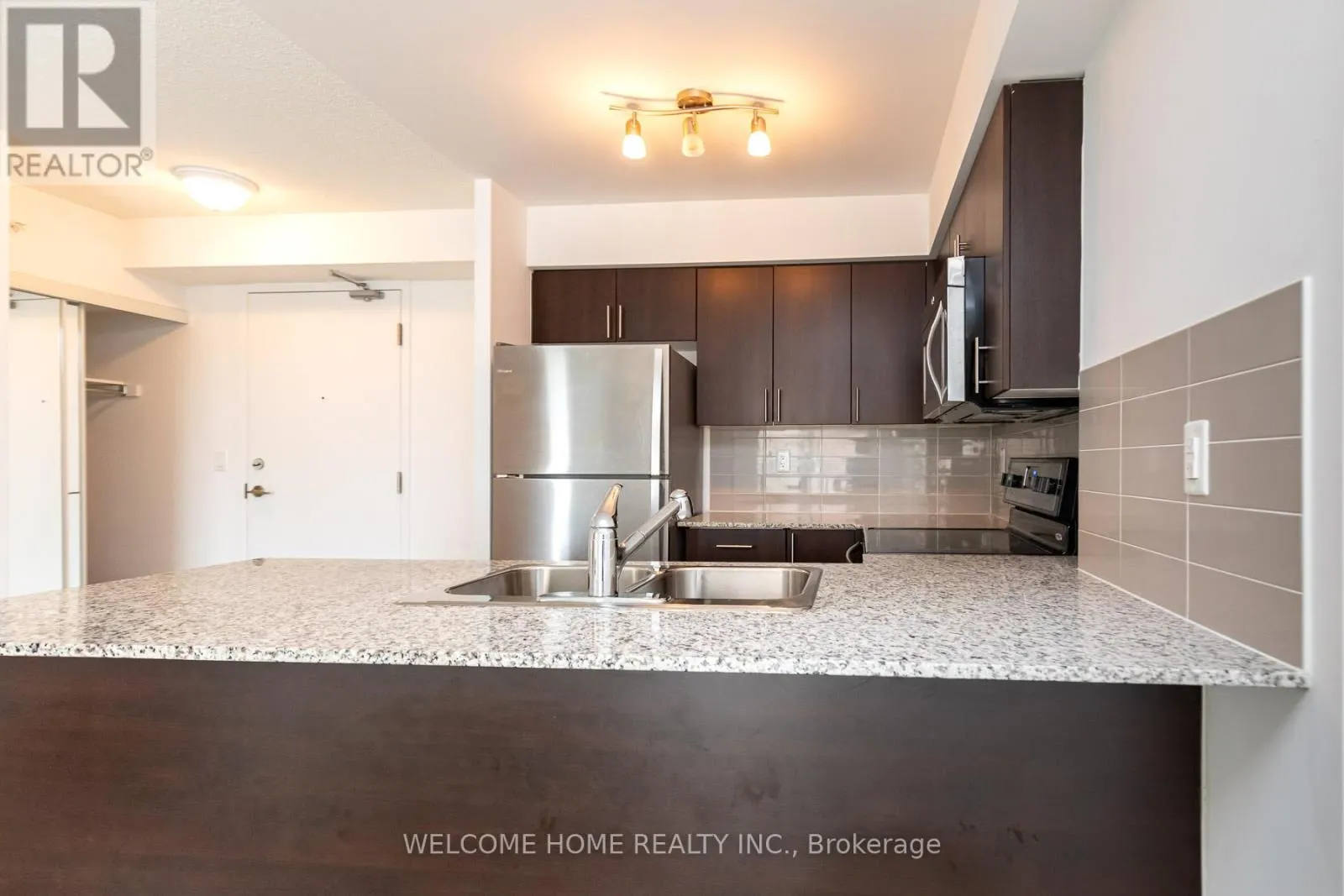 1702 - 1410 DUPONT ROAD