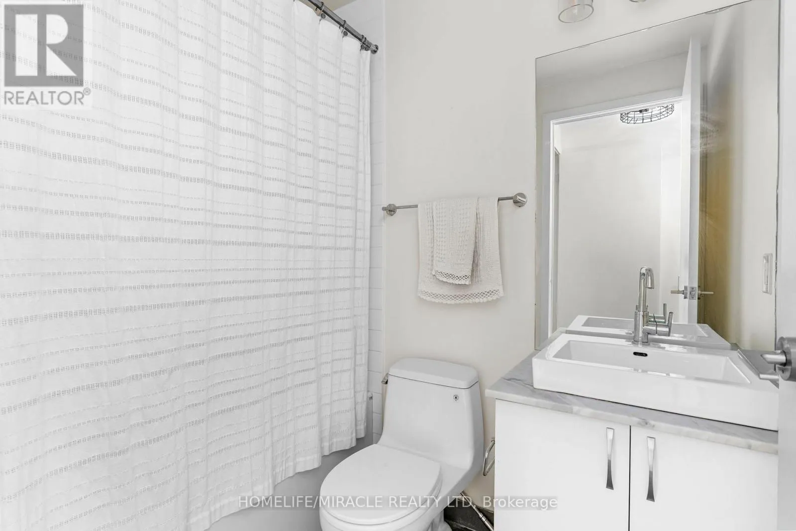 3410 - 105 THE QUEENSWAY AVENUE