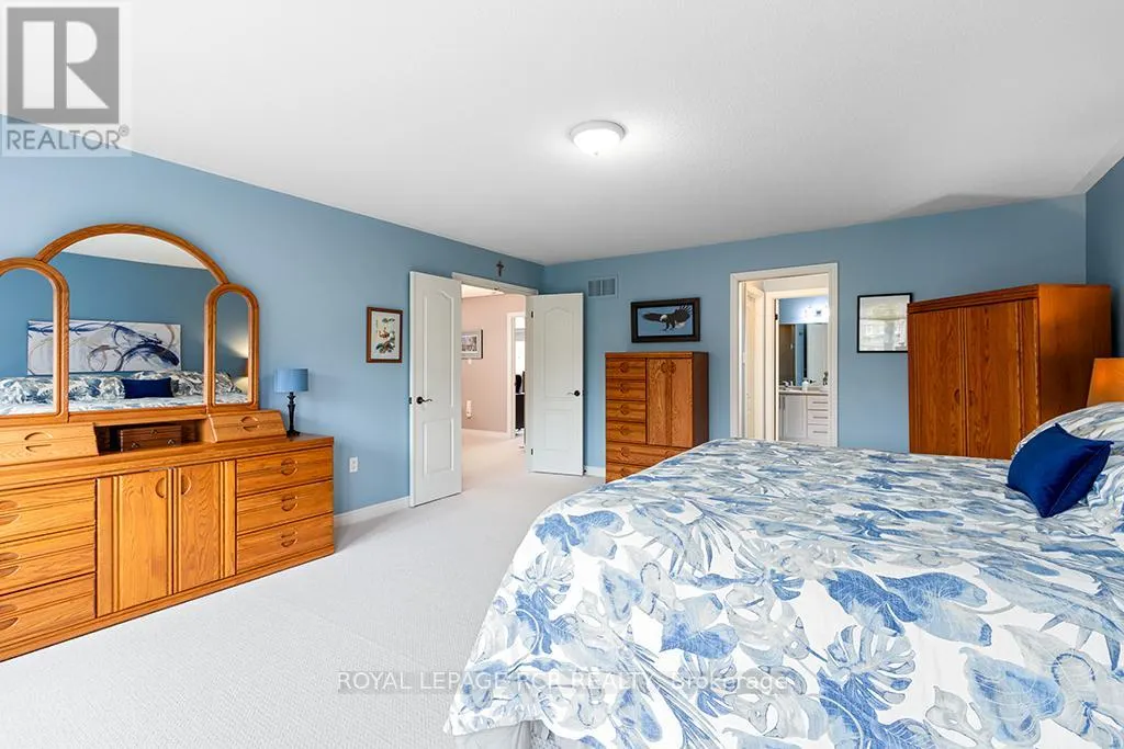32 BORLAND CRESCENT