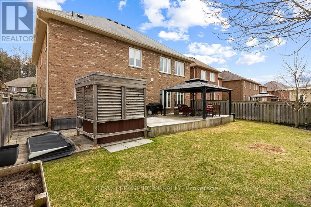 32 BORLAND CRESCENT
