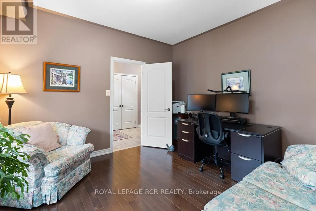 32 BORLAND CRESCENT