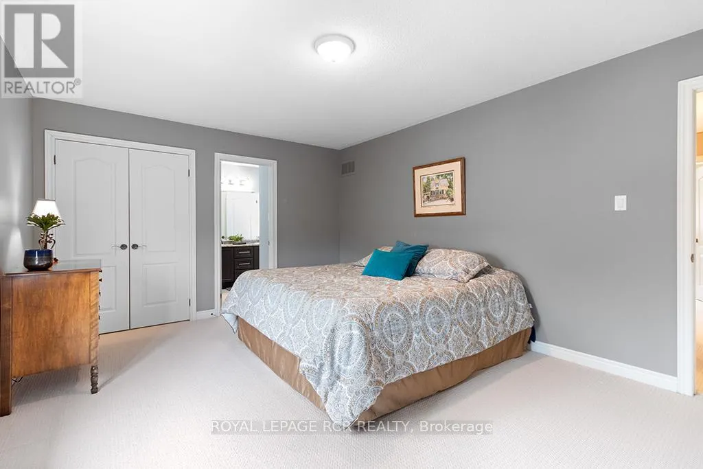 32 BORLAND CRESCENT