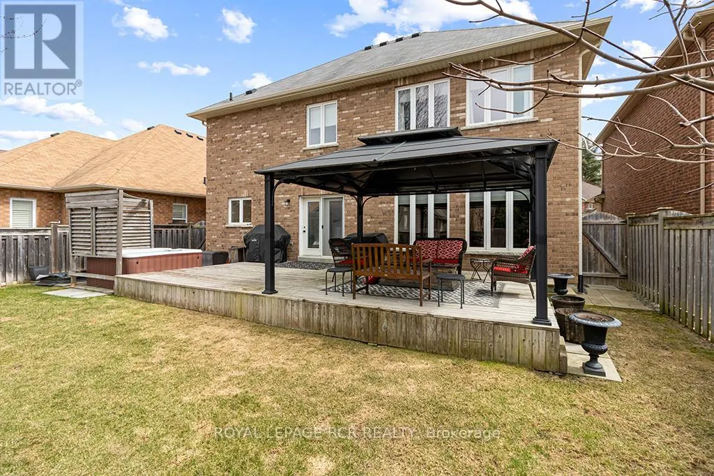 32 BORLAND CRESCENT