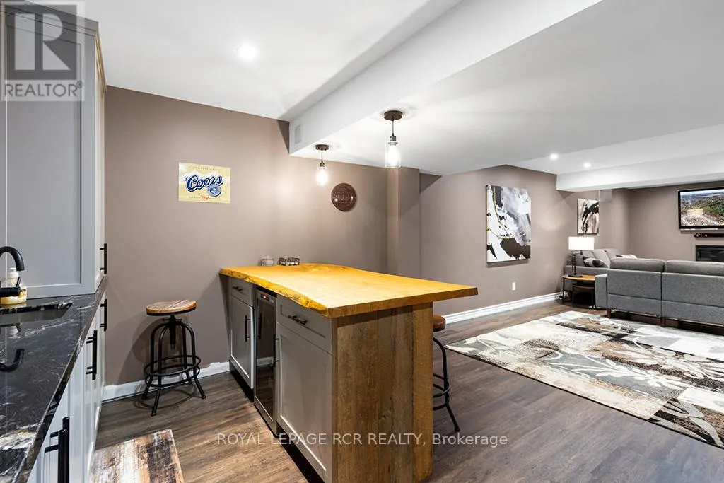 32 BORLAND CRESCENT